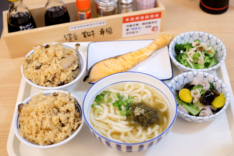 【台北】：101食堂 ♥ 日本最大連鎖庶民食堂，開放式廚房，近40種料理，邊走邊看隨意選