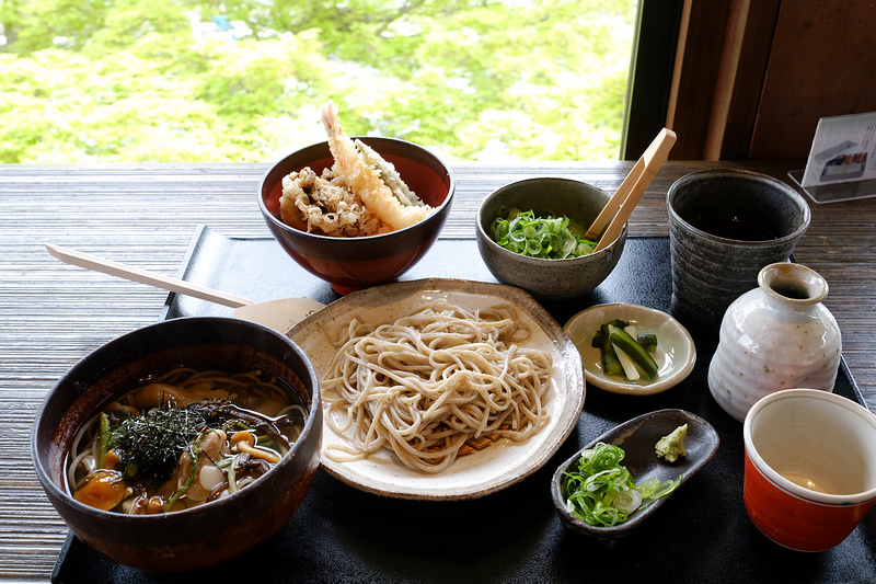 【京都】嵐山よしむら：手打蕎麥麵，渡月橋超人氣美食，坐擁櫻花楓葉景緻