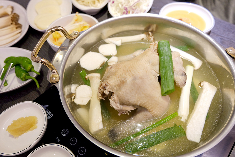 【台北】：孔陵一隻雞 ♥ 韓國首爾人氣名店來台，力求複製完整的美味，可惜還是有落差