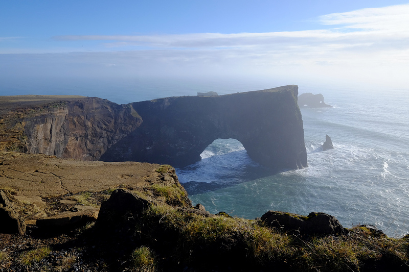 【冰島】迪霍拉里半島Dyrholaey：千年遺跡拱門狀海岬＆百年燈塔