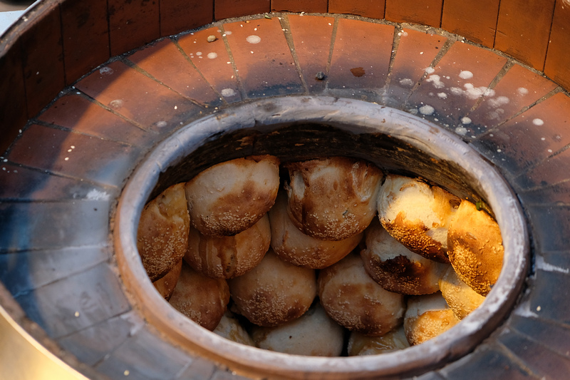 【台北】饒河夜市福州世祖胡椒餅：炭烤餡滿多汁，米其林推薦聲名大噪