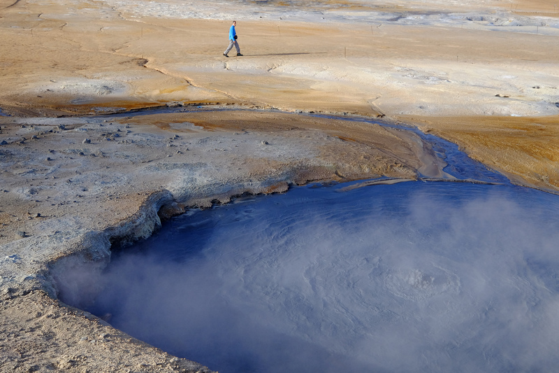 【冰島】Namafjall Hverir地熱谷：沸騰泥漿刺鼻硫磺味，感受地球生命力