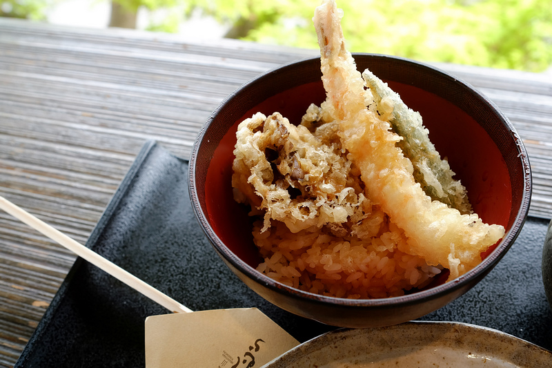 【京都】嵐山よしむら：手打蕎麥麵，渡月橋超人氣美食，坐擁櫻花