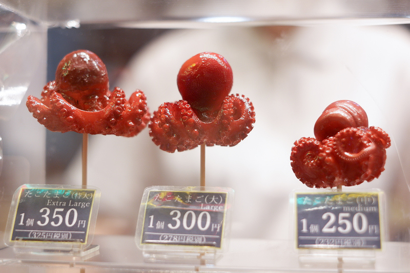 【京都】錦市場櫂KAI章魚蛋串：新奇古怪吃法！紅通通超吸睛必吃美食