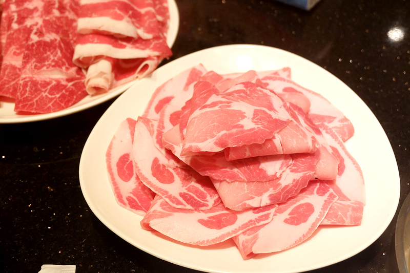 【台北】：阿紅的涮涮鍋 ♥ 侍肉師現切秤重，排隊有理，肉品真得有厲害