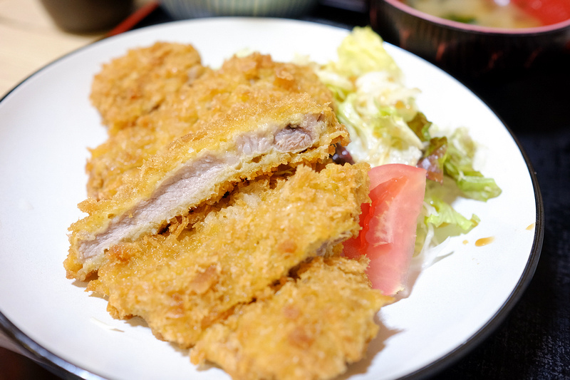 【沖繩】：紀乃川食堂 ♥ 偏僻小路裡的極品阿古豬排