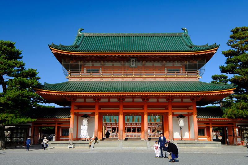 【京都】平安神宮：紀念建都千年而建！神苑櫻花夜櫻點燈＆楓葉必看