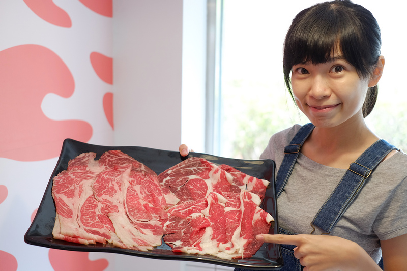 【台北】：夠夠肉火鍋 ♥ 肉食族請進，戰力表模式選肉，逗趣標語無處不在，就是要你吃肉！