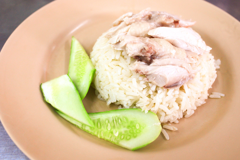 【泰國曼谷】紅大哥水門雞飯：水門市場激推海南雞飯，米其林大推薦
