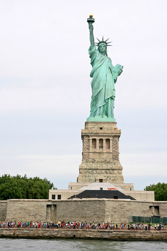【紐約】自由女神像 Statue of Liberty：美國的象徵，坐渡輪登島近距離觀看