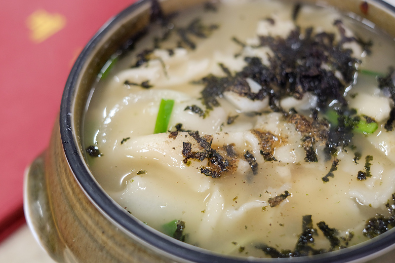 【韓國首爾】三清洞麵疙瘩：米其林推薦想吃趁早，小魚熬湯蛤蜊帶鮮味