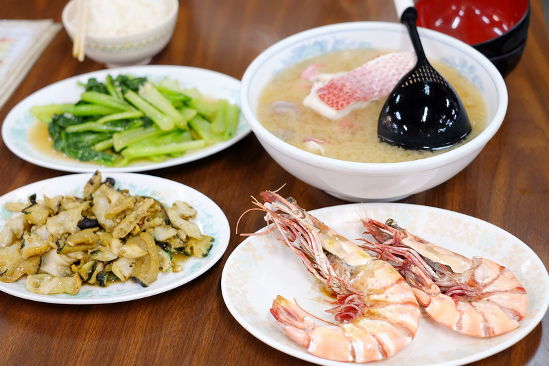 【沖繩】第一牧志公設市場：沖繩人的廚房！必買必吃美食＆海鮮喊