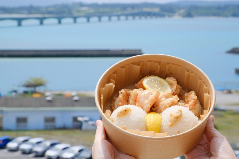 【沖繩】古宇利島蝦蝦飯：傳奇蝦餐車！台灣人最愛，賣到有店面停車場