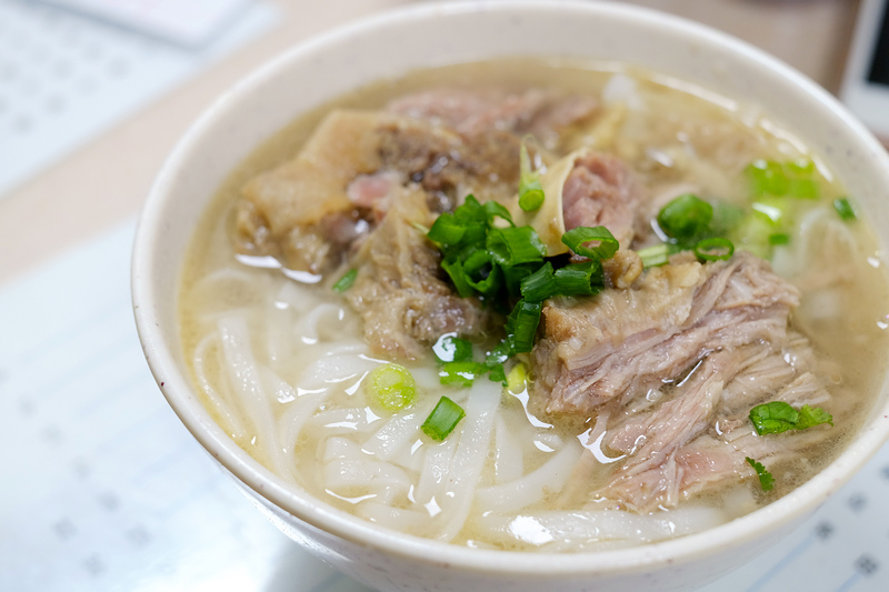 【香港】九記牛腩：人潮擠爆店家，菜單必點上湯牛腩，湯醇肉嫩超驚豔