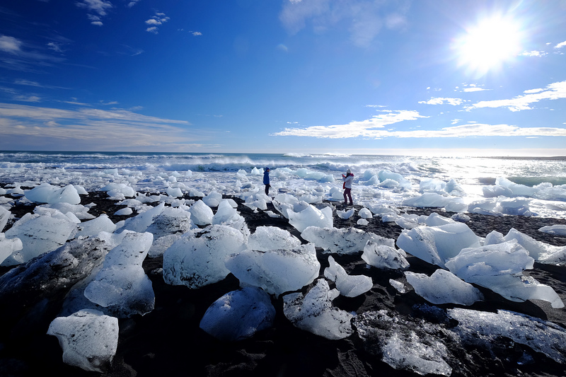【冰島】鑽石沙灘Diamond Beach：黑沙上的華麗冰塊，逗趣求婚戲碼快來玩