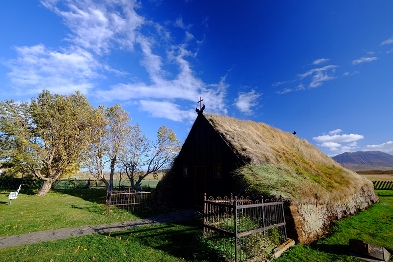 【冰島】草皮教堂Vioimyrarkirkja Church：屋頂滿滿都是草！近200年歷史獨特吸睛
