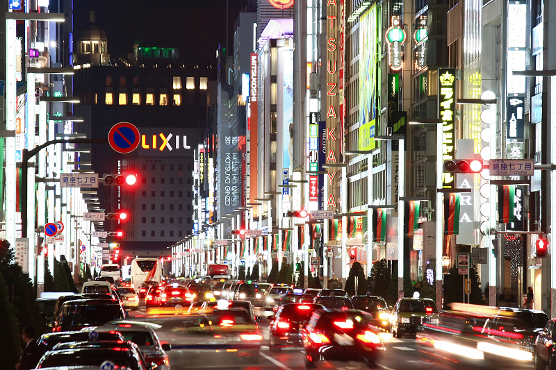 【東京銀座】：全球最大UNIQLO旗艦店 ♥ 日本最具代表性的繁華商圈，世界知名品牌都在這