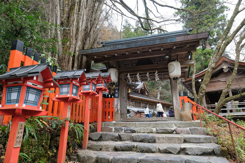 【京都】貴船神社：冬天白雪超美！秋天楓葉、點燈時間必去 (含
