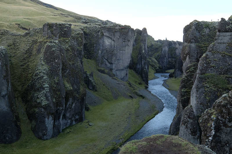 【冰島】羽毛峽谷Fjadrargljufur：世界最美麗峽谷，蜿蜒裂縫壯麗如畫