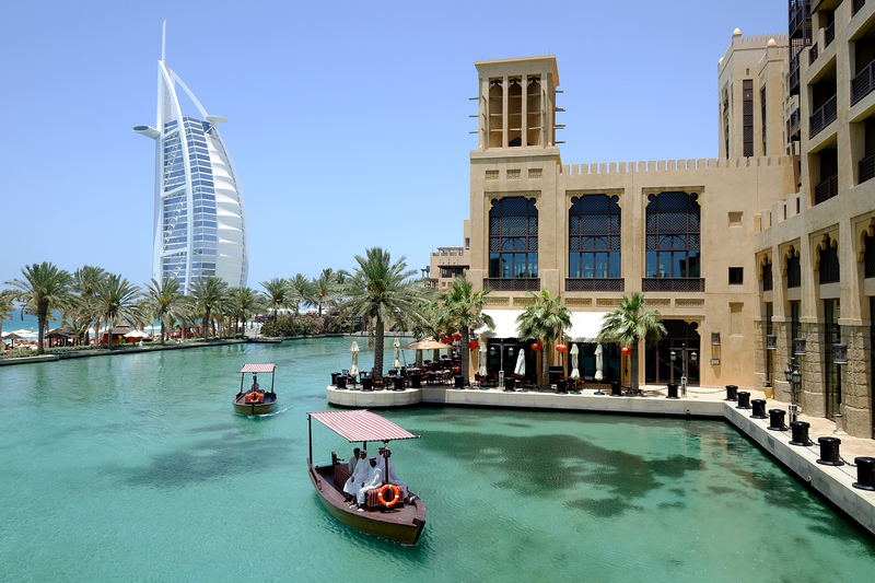 【杜拜住宿推薦】：帆船飯店Burj Al Arab ♥ 美呆了!!! 優遊於運河之中，極度放鬆與浪漫的人工河渠
