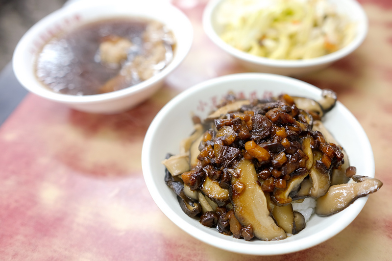 【台北】：小王清湯瓜仔肉 ♥ 一天最多可以賣到近千碗的黑金滷肉飯，加了多汁香菇太銷魂了