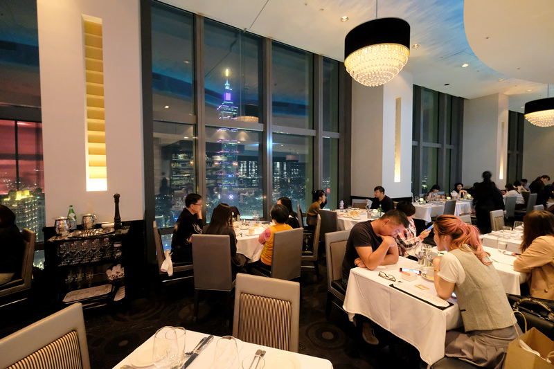 【台北】莫爾頓牛排館：101大樓近距離對望，極致浪漫夜景餐廳300元有找！